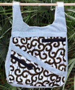 Que ce soit pour transporter tes livres à l'université ou pour une aventure en plein air, un sac à dos à imprimé africain est le choix idéal.