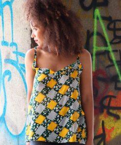 Si estás buscando una tela para crear una prenda especial y diferenciarte del resto, el top satinado y la tela africana son una excelente opción.