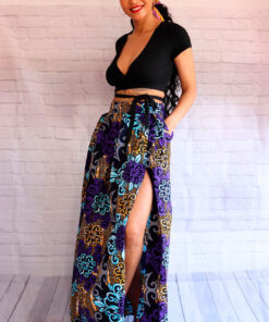 Las faldas maxi estampadas en tela africana son perfectas para lucir en eventos de verano, como bodas o fiestas en la playa.