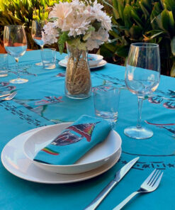 Vous cherchez quelque chose de spécial pour décorer votre table lors d'occasions spéciales ? Voici une magnifique nappe 100% faite à la main