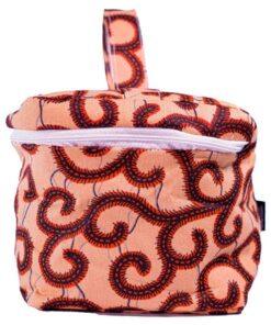 Une trousse de toilette faite à la main et imprimée sur du tissu africain est un excellent choix pour ceux qui recherchent une façon unique d'utiliser leur téléphone portable.