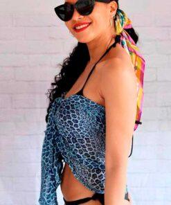 Los pareos en telas africanas de gasa estampada son perfectos para aquellos días de playa o piscina en los que buscas protegerte del sol mientras disfrutas de la brisa marina