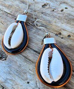 Pendientes cauris africanos hecho a mano