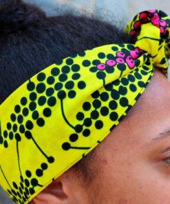 Los turbantes de alambre en tela wax son ideales para proteger tu cabello de los rayos del sol y la humedad.