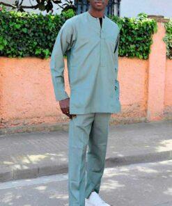 En nuestra tienda, encontrarás una amplia selección de trajes africanos para hombres y mujeres.