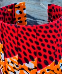 Añade un toque étnico a tu estilo con un brazalete artesanal africano