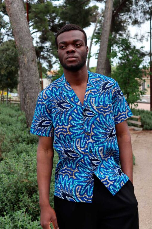 Discover our collection of printed African shirts for men and women.