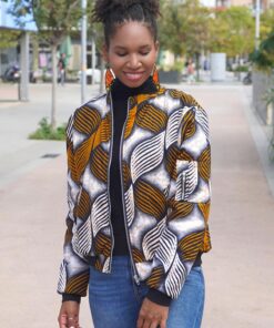 Chaqueta bomber africana Ola Dorée en tela wax con estampado dorado y negro, diseño unisex