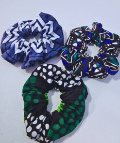 Añade un toque de color y estilo a tu peinado con nuestro coletero de tela wax africana