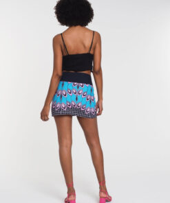 Falda midi con estampado africano colorido, diseño vibrante y detalles artesanales únicos.