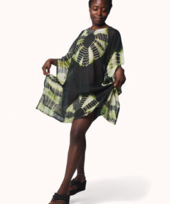 Bâton africain vert avec impression shibori, design fluide et fait à la main.