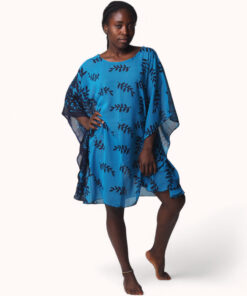 Palazo africano azul marino con estampado de hojas, estilo fluido y elegante.