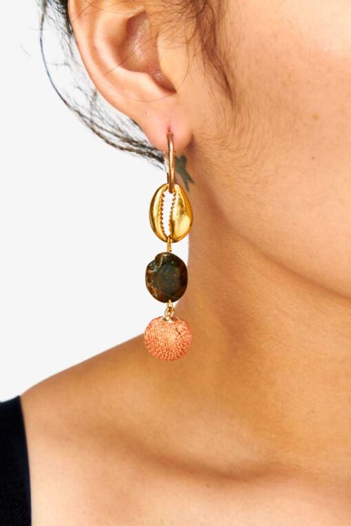 African earrings come in a variety of vibrant and colorful designs.