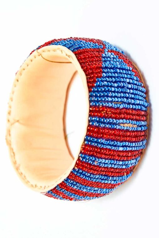 Bracelets en perles Masai : l'élégance africaine au poignet.