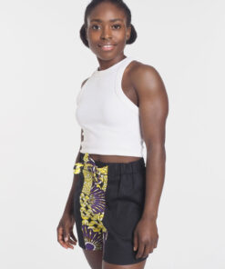 Short con estampado africano moderno, corte cómodo y estilizado, ideal para un look casual y chic.