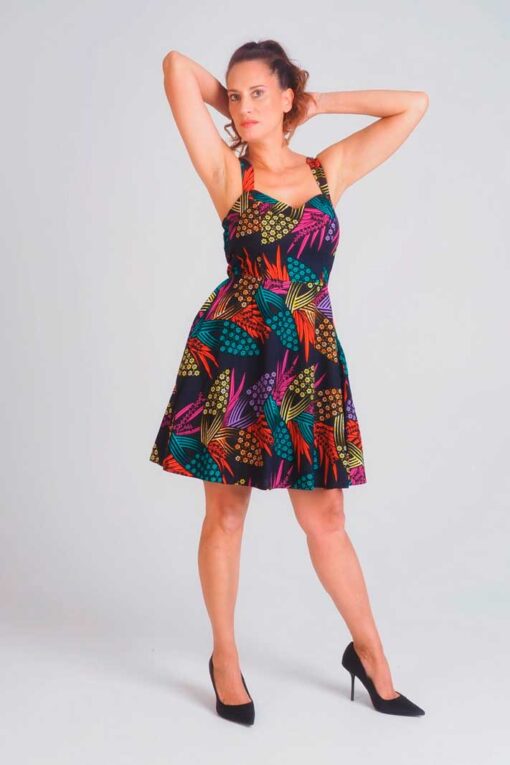 Short dress with african print, perfect for a summer look.