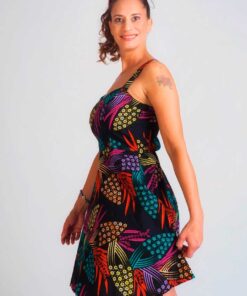 Vestido corto de estampado africano, perfecto para un look veraniego.