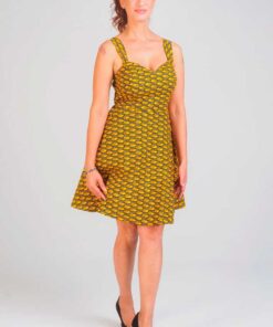 Vestido corto de estampado africano, perfecto para un look veraniego.