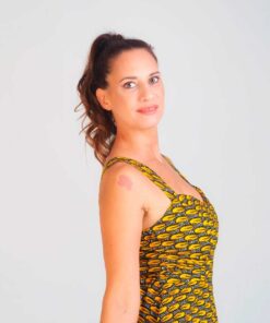 Vestido corto de estampado africano, perfecto para un look veraniego.